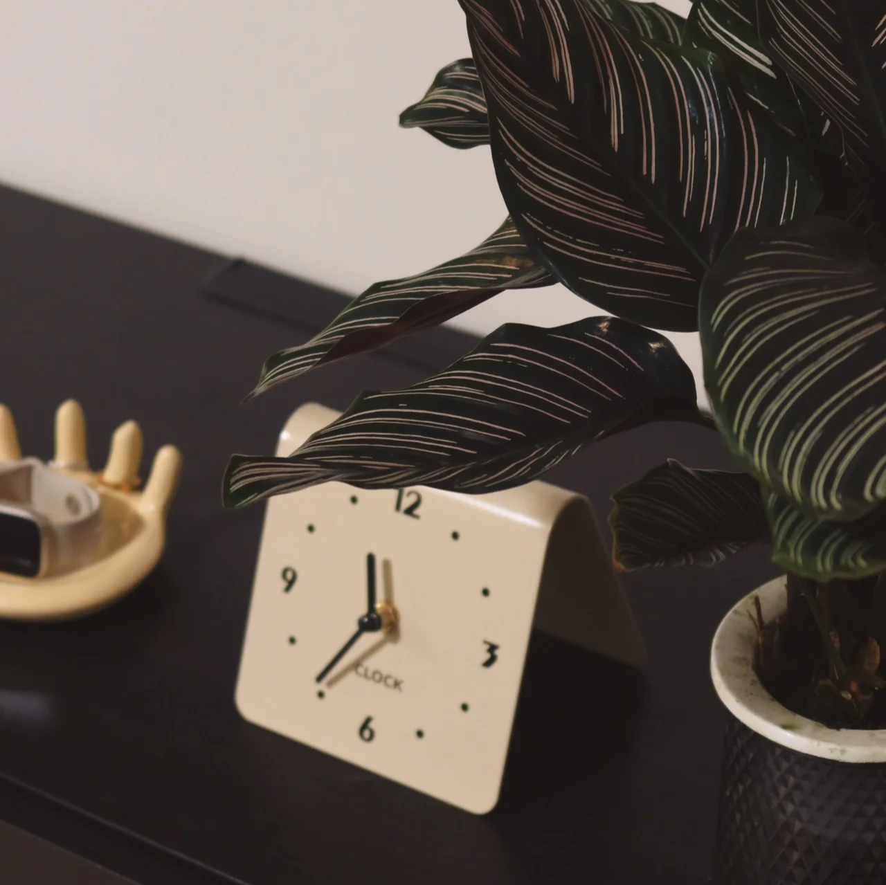 Minimalist Modern Metal Desk Clock