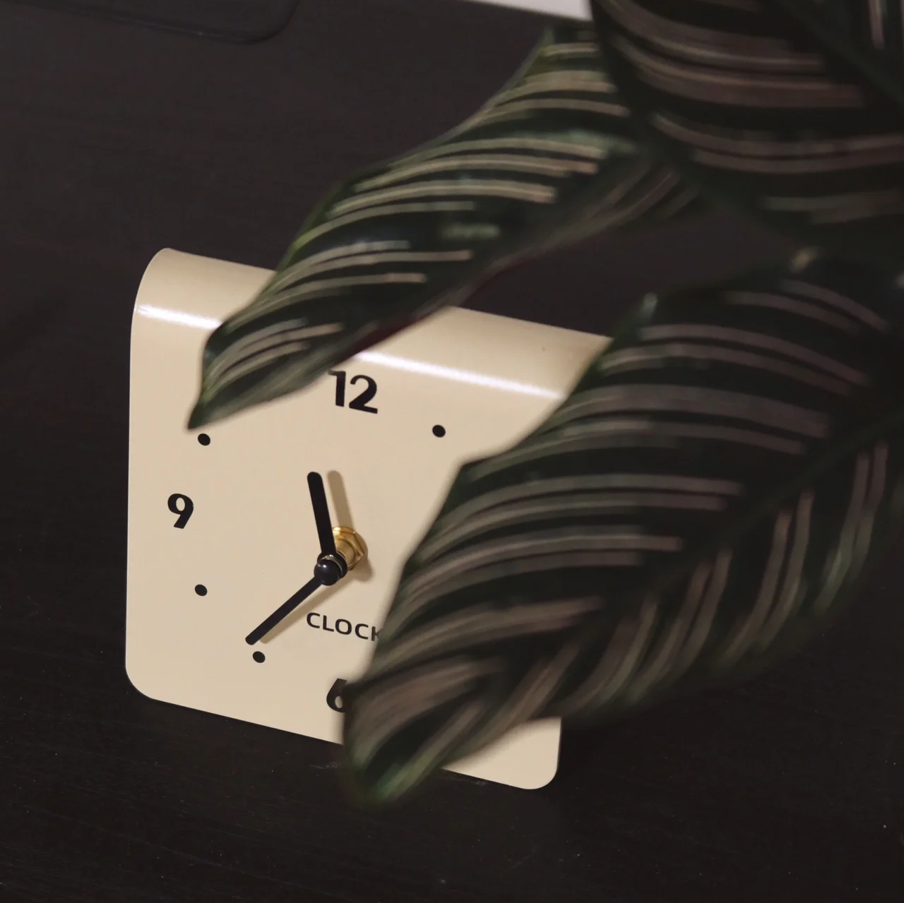 Minimalist Modern Metal Desk Clock